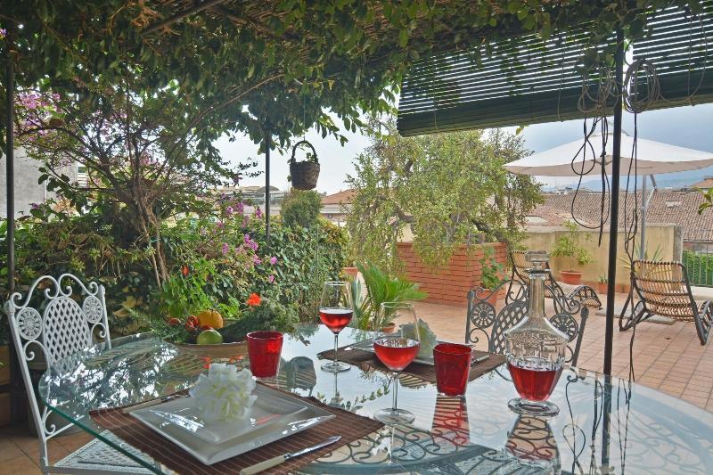 B&B Di Charme Camelie Palazzo Nicotra Рипосто Екстериор снимка