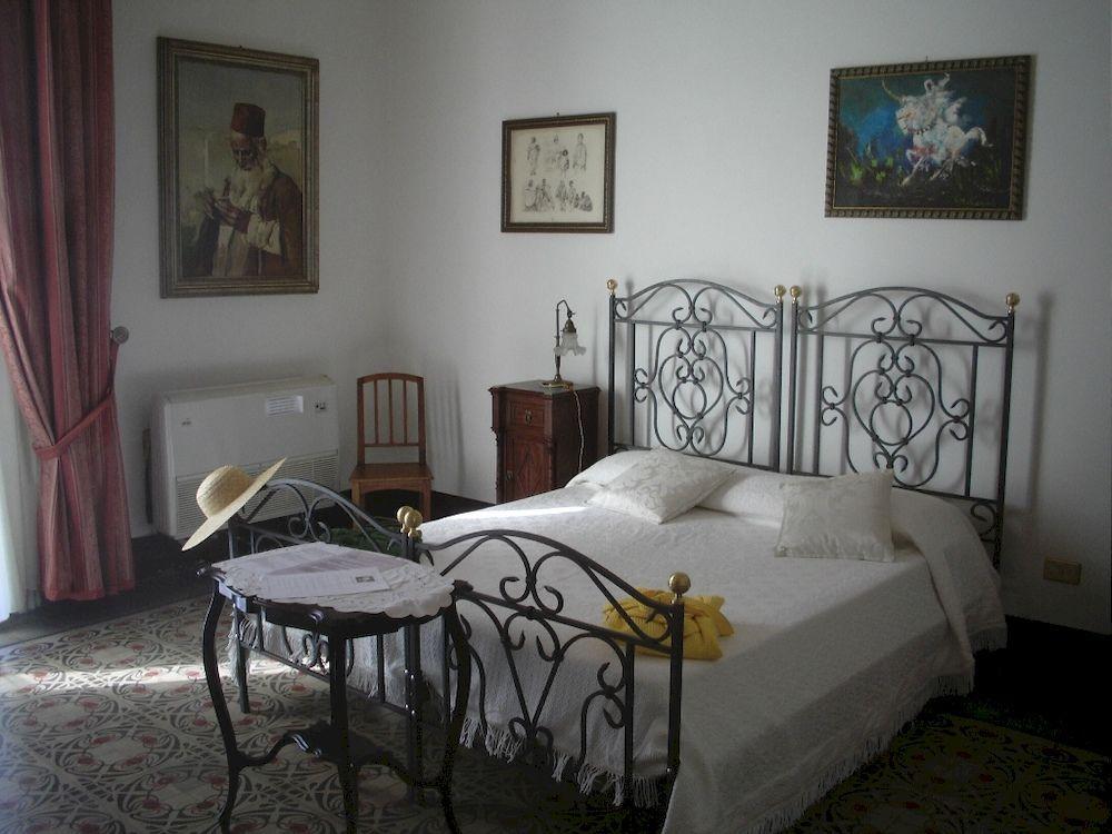 B&B Di Charme Camelie Palazzo Nicotra Рипосто Екстериор снимка
