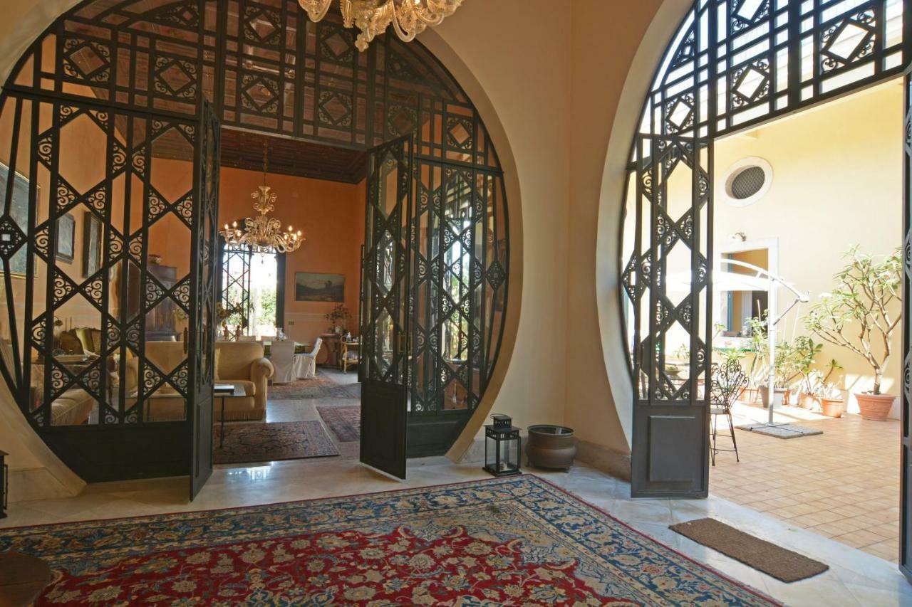B&B Di Charme Camelie Palazzo Nicotra Рипосто Екстериор снимка
