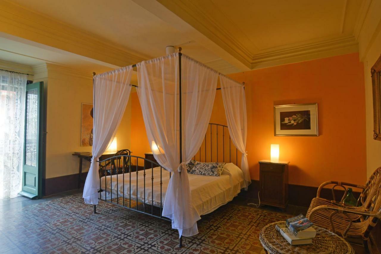 B&B Di Charme Camelie Palazzo Nicotra Рипосто Екстериор снимка