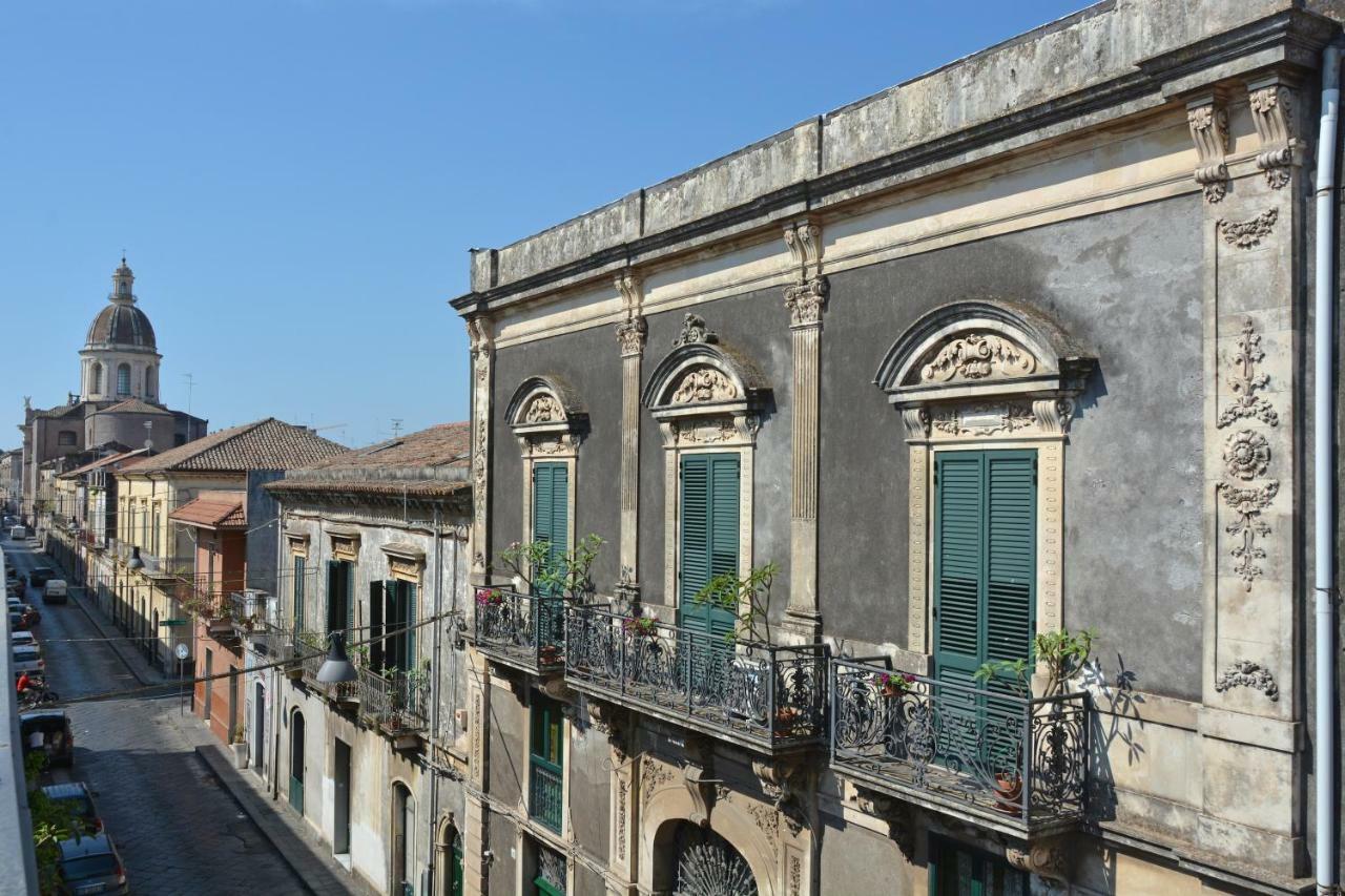 B&B Di Charme Camelie Palazzo Nicotra Рипосто Екстериор снимка