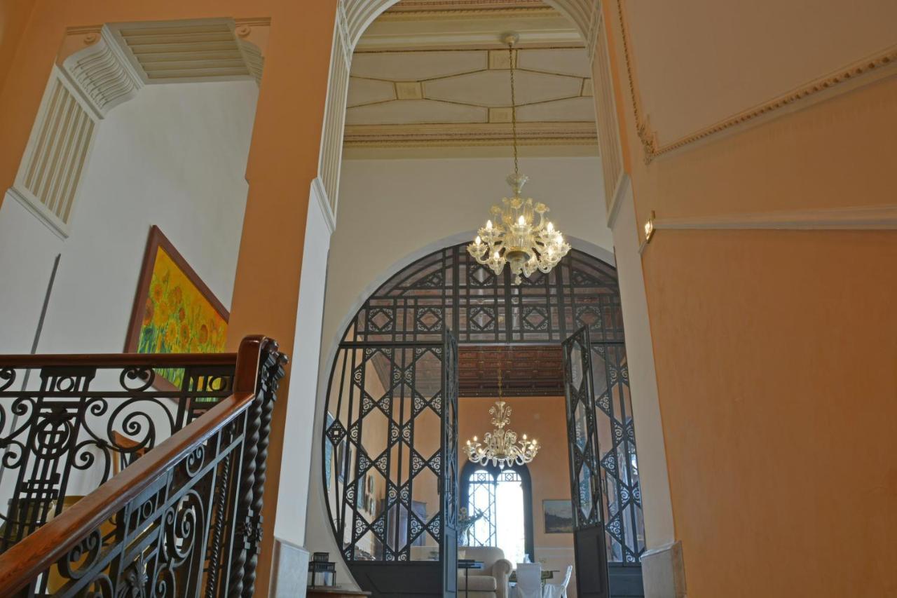 B&B Di Charme Camelie Palazzo Nicotra Рипосто Екстериор снимка