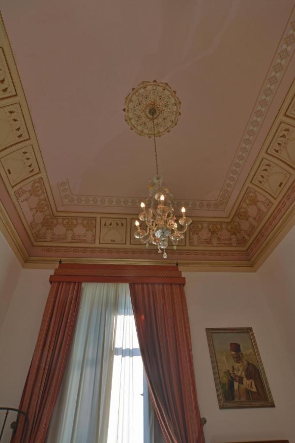 B&B Di Charme Camelie Palazzo Nicotra Рипосто Екстериор снимка