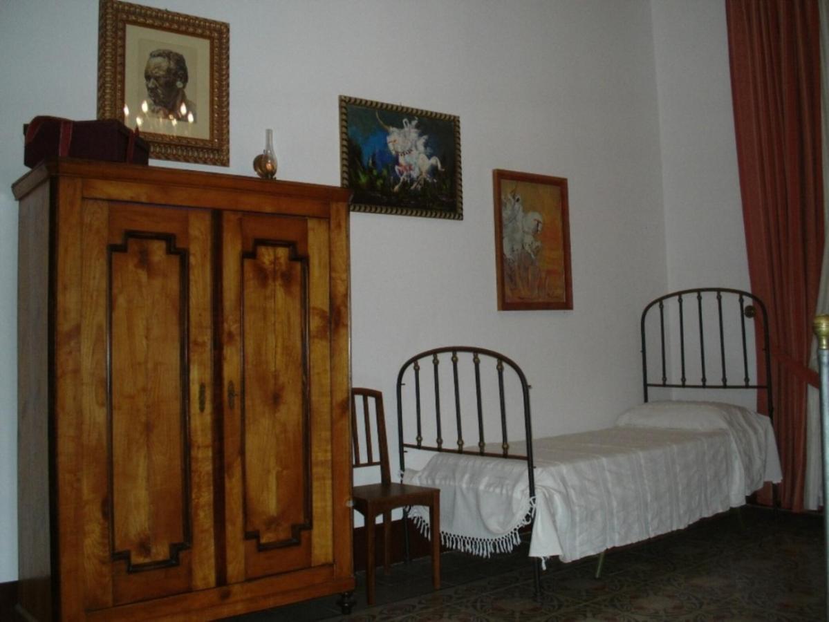 B&B Di Charme Camelie Palazzo Nicotra Рипосто Екстериор снимка